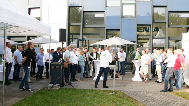 Mehr als Technik: Sommer-Talk im Siegenia-Innenhof