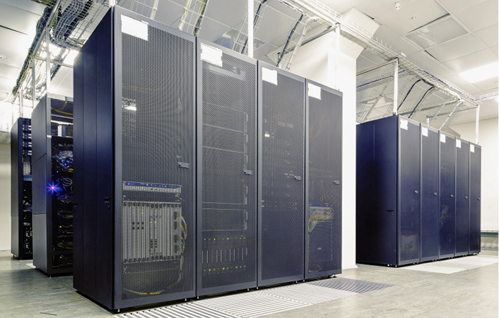 
Daten von cloudbasierten Systemen sind auf Servern wie hier im Bild, die den ISO 27001 Standard erfüllen, sicher. 



