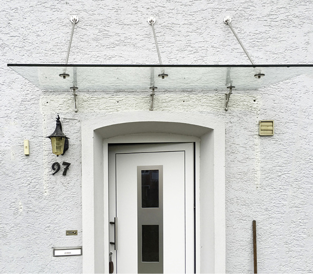 



01: Die Ansicht des Vordachs im montierten Zustand
