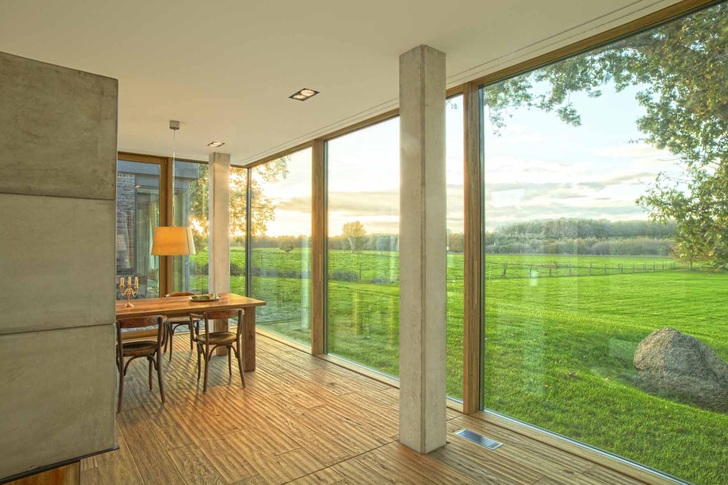 FineLine von Unilux: Außen Aluminium-Aufsatzkonstruktion, Innen tragende Pfosten-Riegel-Konstruktion aus Holz