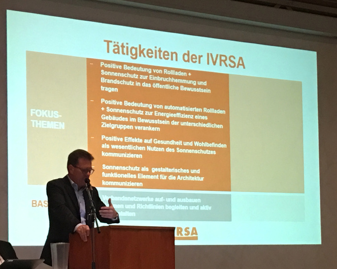 In seiner Eröffnungsrede stelle der Vorsitzende des IVRSA Hermann Frentzen das neue Stragiepapier vor. - © Olaf Vögele
