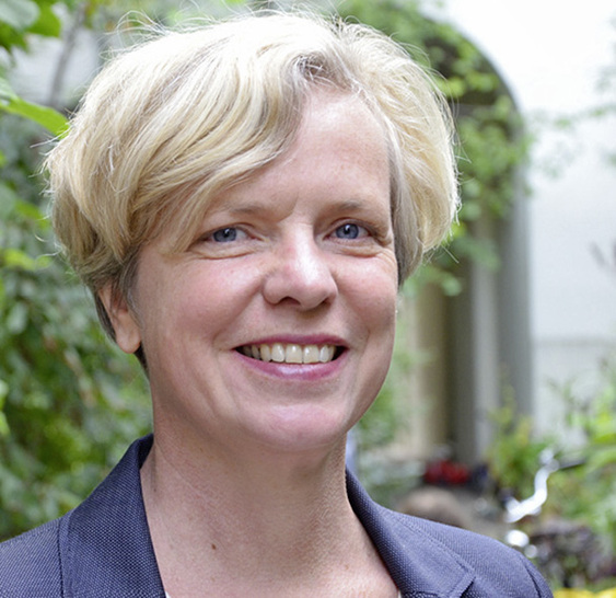 Die Kommunikationsexpertin ­Katja Korehnke hat eine Ausbildung zum ­Design Thinking Coach und ist Spezialistin für Innovationen und nachhaltige Technologien im Bereich Energie, Bau und Gebäudetechnik. Frau Korehnke schreibt in unserer Dezember-Ausgabe über den “Mut zum Wandel: Neu denken statt anpassen“.