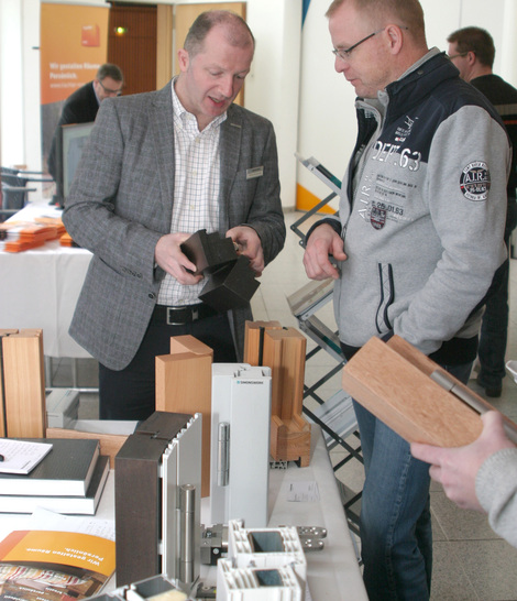 Neben den Fachvorträgen präsentieren Hersteller und Zulieferer bei der Fensterfachtagung Produktneuheiten und Dienstleistungen.