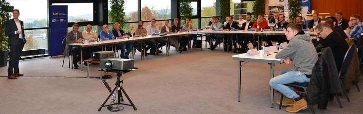 Gelungener Event: Aktuelle Informationen für die interessierten Teilnehmer, Input aus der Branche für das A+W Cantor-Team - © A+W
