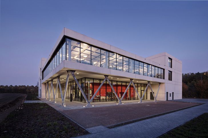 Dieses Gebäude von Carpus + Partner wurde mit DGNB Zertifikat in Gold ausgezeichnet und besitzt Gläser von Saint-Gobain. - © Architekt: Carpus + Partner AG, Foto: rohl fotografie / Saint-Gobain Glass
