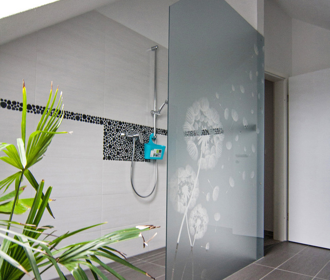 F.A.R.B. bringt Designglas ins Badezimmer | GLASWELT