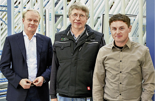 



Sehen das Hauptziel, durch die Umstellung die Qualität des Haustürensortimentes auf eine neue Ebene zu bringen, als „voll erreicht“ an: Geschäftsführer Michael Sievers, Betriebsleiter Johannes Helmken und EDV-Experte Manuel Adam (von links).
