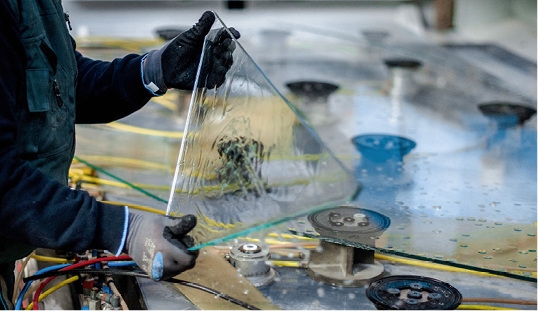 <p>
</p>

<p>
Auch CNC-Bearbeitung von Modellscheiben ist im Angebot der Glas-Mayer Gruppe. 
</p> - © Foto: Glas-Mayer Ginsheim

