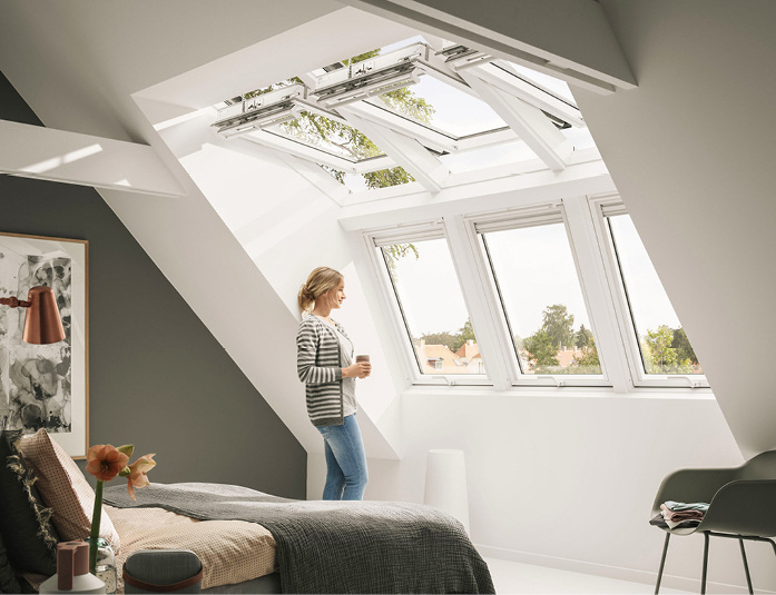 
Durch die schrägen Dachfenster des Panorama-Systems gelangt nach Auskunft des Herstellers doppelt so viel Licht in die Räume als durch senkrechte Fenster in Giebelwänden oder bei herkömmlichen Gauben.
