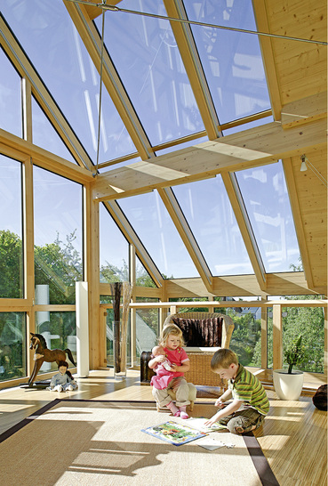 



„Ein Wintergarten ist ein geschlossener Aufenthaltsraum, der überwiegend verglast ist.“
