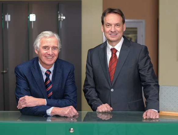Joachim Gohde (l.) und Enno Kecker leiten jetzt gemeinsam die Geschicke der Ibsen Glas Gruppe. - © Ibsen Glas GmbH

