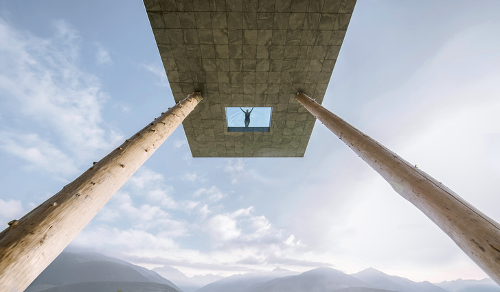 Der Einsatz von Glas erforderte eine besondere Konstruktion sowie ein spezielles Produktionsverfahren, damit die Elemente aus Glas dem hohen Wasserdruck auch standhalten.