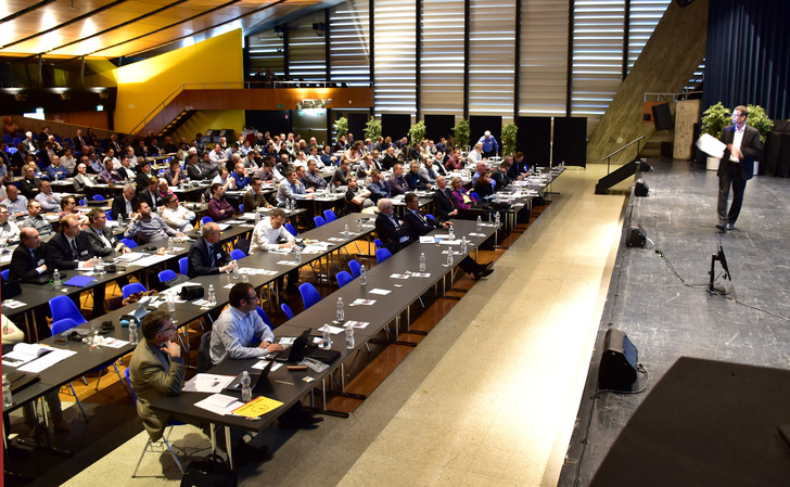 Volles Haus in Biel: Mit den windays bot die Berner Fachhochschule rund 350 Teilnehmern einen Einblick in neueste Entwicklungen und Konjunkturaussichten.