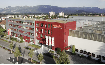 



In diesem Jahr soll der Produktionsstandort EgoKiefer im schweizerischen Villeneuve nach Langenwetzendorf verlagert werden.
