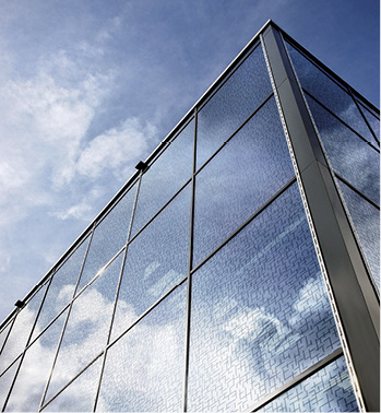 



Das Glas Silverstar Birdprotect bietet Schutz gegen Vogelschlag und erlaubt zudem eine individuelle Optik.
