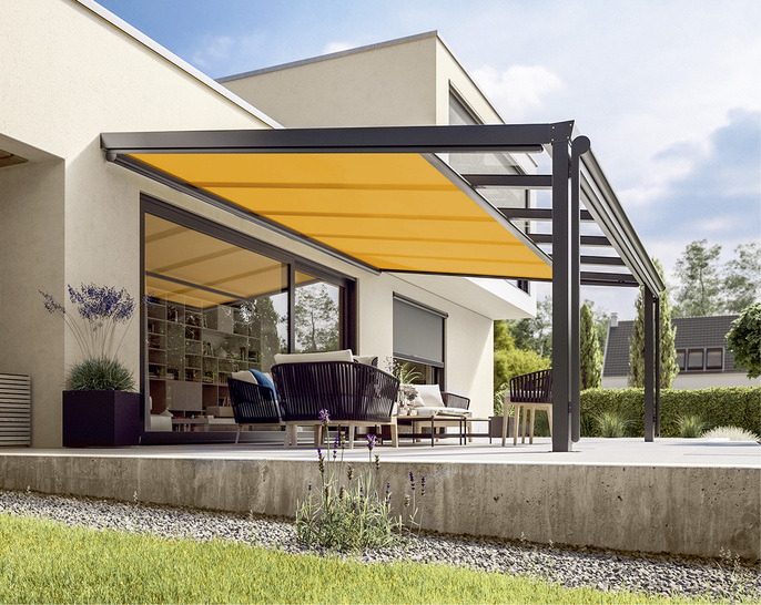 



Durch den Markisenstoff unter der Glasfläche wird die harte Schallreflexion am Glas abgemindert.
