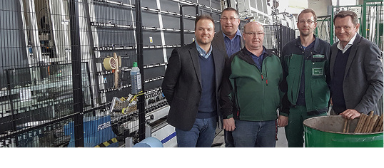 



Vor der neuen ISO-Linie (v.l.): Alex Makuc (Forel), Udo Hornung (Pro-Glas KG), Michael Hecht (BL Hoffmann), Thorsten Schäfer (PL Hoffmann), Thorsten Hoffmann (Geschäftsführender Gesellschafter).
