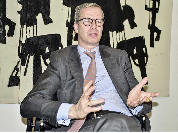 



Die Hörmann Gruppe wird heute in der dritten und vierten Generation vom Enkel und den Urenkeln des Firmengründers geleitet. Wir sprachen in Steinhagen mit Martin J. Hörmann. 
