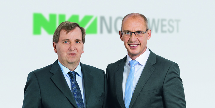 Finanz-Vorstand Jörg Simon (l.) und der Vorstandsvorsitzende Bernhard Dressler blicken zufrieden auf ein erfolgreiches 2016 zurück. - © Nordwest
