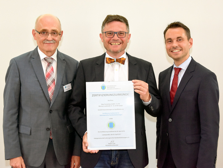 Im Bild links ist der Hauptgeschäftsführer des Dienstleistungszentrum Kreishandwerkerschaft Vorderpfalz, Rainer Lunk. Bildmitte der Geschäftsführer der Fa.Klaer, Ansgar Schmitt Im Bild Rechts der Staatssekretär David Langner