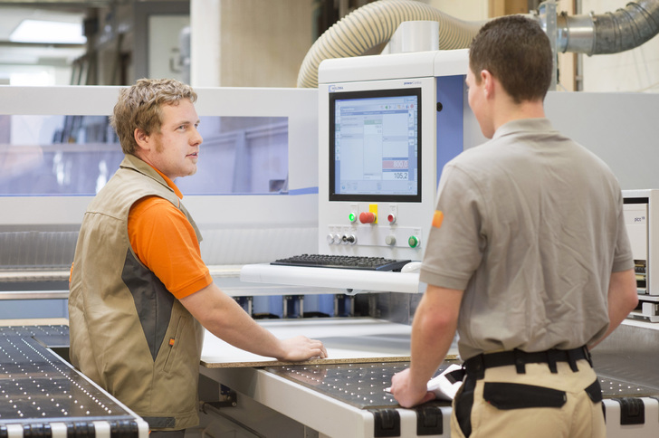 Um den Bedarf an gut qualifizierten Mitarbeitern decken zu können, wird die Bedeutung der beruflichen Weiterbildung im Tischlerhandwerk zunehmen.