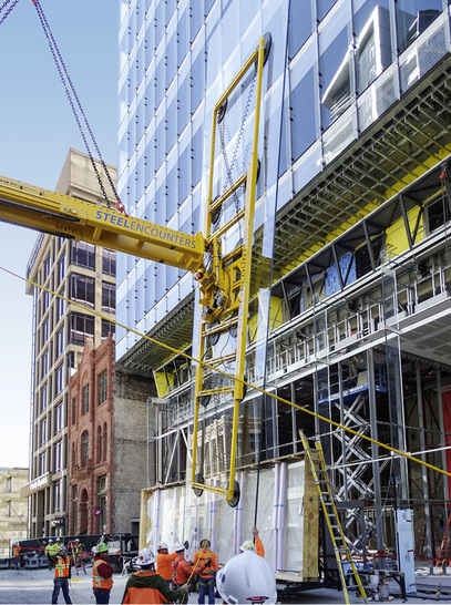 



Bei der Montage in Salt Lake City wurden über 10 m lange und 3200 kg schwere Scheiben eingebaut. 
