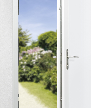 



Beim Verschließen hinterkrallen zwei massive Schwenkriegel die Schließbleche.
