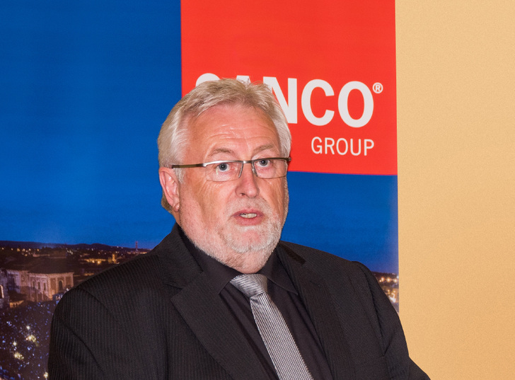 Jürgen Halbmeyer bei seiner Abschiedsrede als Leiter der Sanco Beratung.