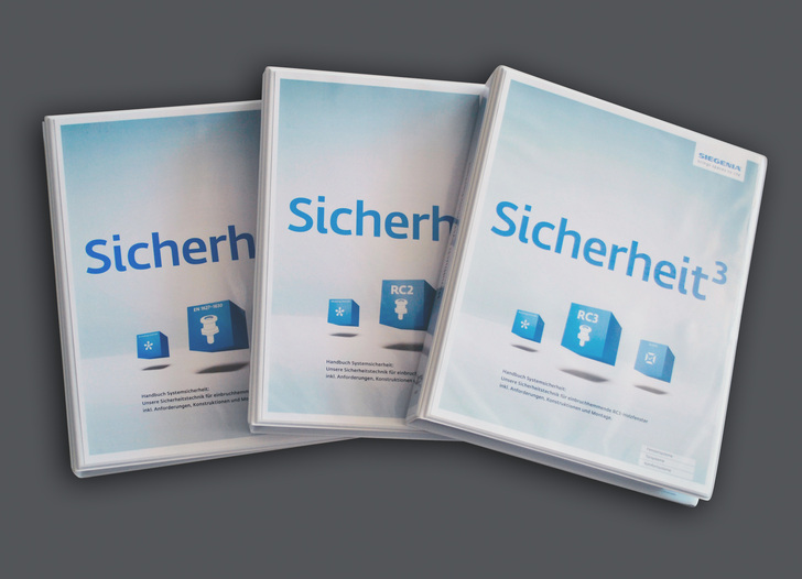 Das Systemsicherheitshandbuch von SIEGENIA für RC3-Fenster aus Holz (IV92) sowie aus Kunststoffprofilen von Gealan stellt Verarbeitern eine Lösung zur Verfügung, die höchste Sicherheit und Wirtschaftlichkeit miteinander verbinden soll.