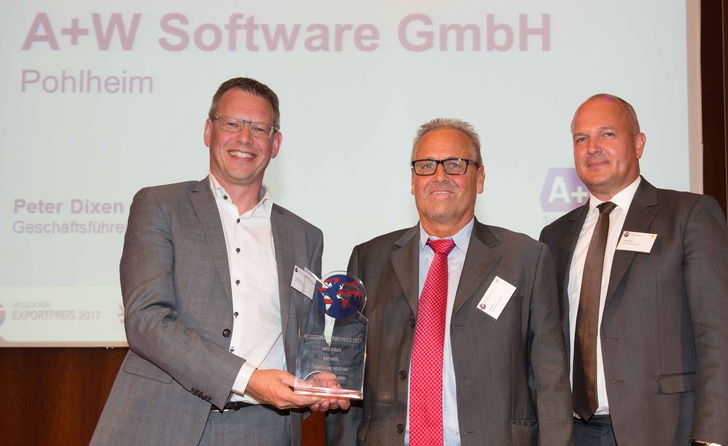 Freude über den Exportpreis 2017 (v.i.): Peter Dixen, CEO A+W Software GmbH; Dr. Michael Küttner, A+W Company Communications; Laudator Olaf Hoffmann, CEO Dorsch Holding GmbH.