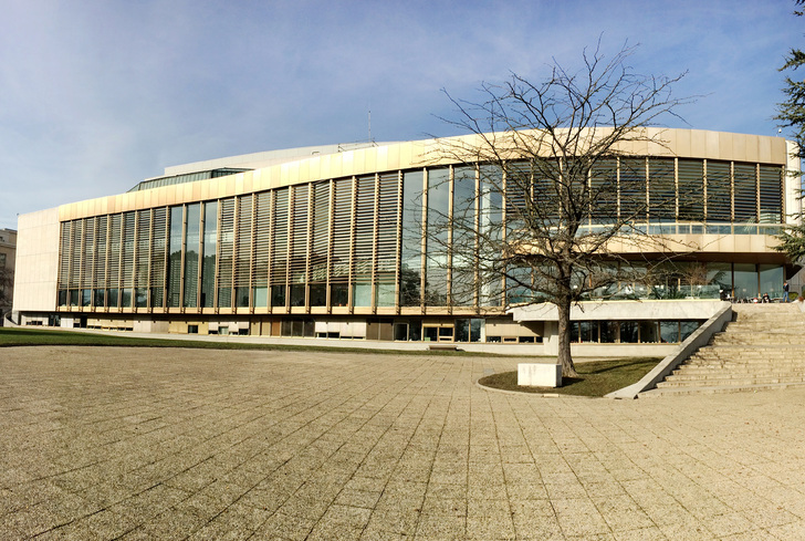 Das UNO-Gebäude “Konferenz der Vereinten Nationen für Handel und Entwicklung“ in Genf mit den neuen Fassadengläsern. - © Organisation international Genève
