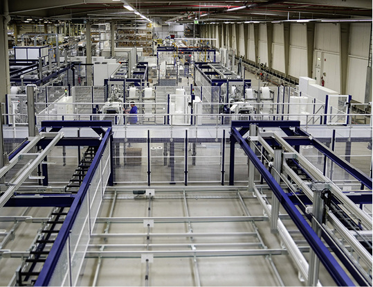 



135 m lang und 27 m breit ist die neue Qualitätsstraße, an die heroal ein Qualitätsversprechen an seine Kunden knüpft.
