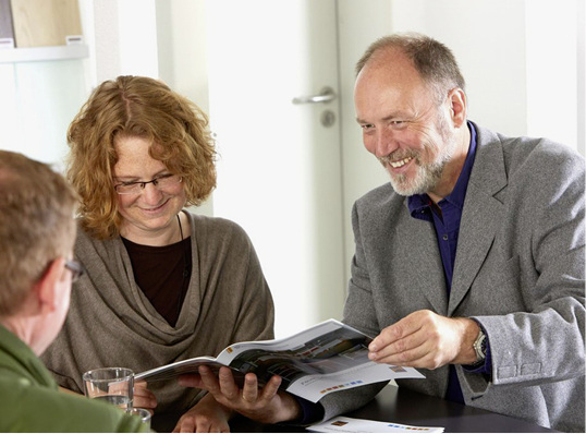 



„Zum Glück haben wir für unseren neuen Internetauftritt die richtigen Partner gefunden: Hörmann unterstützt uns mit passenden Inhalten und bringt alles in ein digitales Bild.“ Knuth-Ivert Marten, Geschäftsführer Spengler + Bachstein GmbH.
