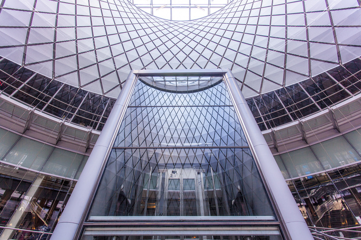 Eine EI 120-Verglasung mit Pilkington Pyrostop als transparente Einhausung eines Fahrstuhls im Fulton Center in New York.