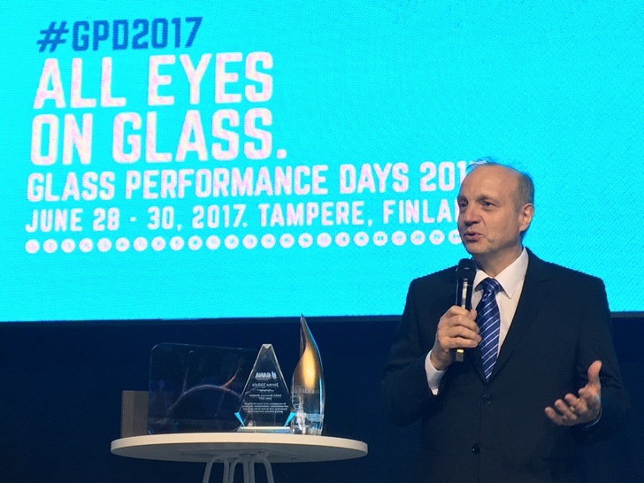 Jorma Vitkala der Erfinder der Glass Performance Days bei der Eröffnung der GPD 2017