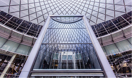 



Mit dem neuen Glas, hier für eine Aufzug-Einhausung, bietet Pilkington ein monolithisches Brandschutzglas für die Widerstandsklasse EI 120 an.
