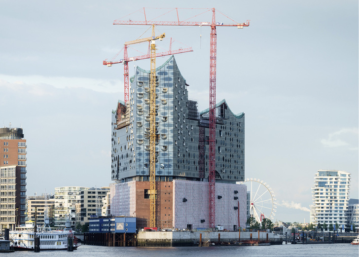 <p>
</p>

<p>
Bauwerke wie die Elbphilharmonie wären undenkbar ohne die Anwendung von Normen, Richtlinien und sonstigen Regelwerken. 
</p> - © Foto: Thinkstock / tichr

