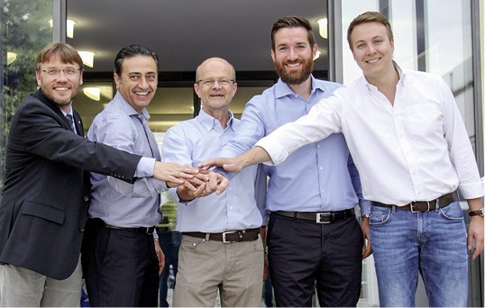 



Die Experten vom ift Rosenheim und Baufragen.de freuen sich über die gelungene Kooperation. v.l.: Knut Junge (Leiter Technische Auskunft ift), Burhan Lillyan (Leiter IT Management ift), Manfred Stoff (Leiter Marketing ift), Florian Bielmeier, (Geschäftsführer Baufragen.de), Christian Korger (Vertrieb Baufragen.de)
