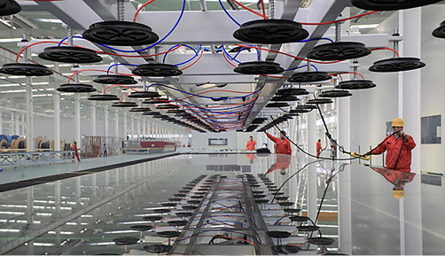 <p>
</p>

<p>
Arnold Glas liefert jetzt auch Überformate: Die bis 18,00 m langen und bis 3,60 m breiten Gläser fertigt Northglass im chinesischen Tianjin, nahe Peking.
</p> - © Tianjin Northglass

