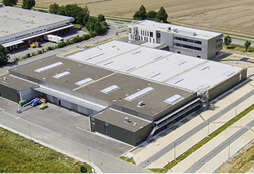 



Der letzte Feinschliff am Gebäude wird momentan vorgenommen. 
