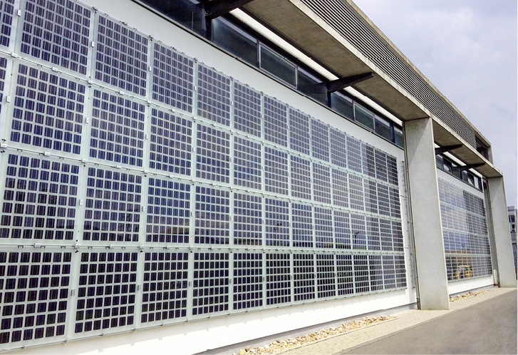 



So sieht die Solarstrom-Fassade mit RGB-LEDs von Sunovation bei Tag aus ...
