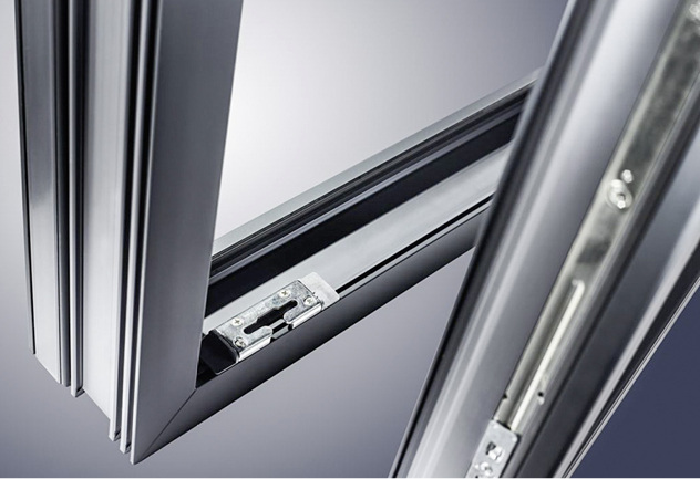 



Das neue Trägermaterial Grau eignet sich auch für die Oberflächenveredelung Veka Spectral sowie für weitere Dekorfolien in Anthrazit oder Grau.
