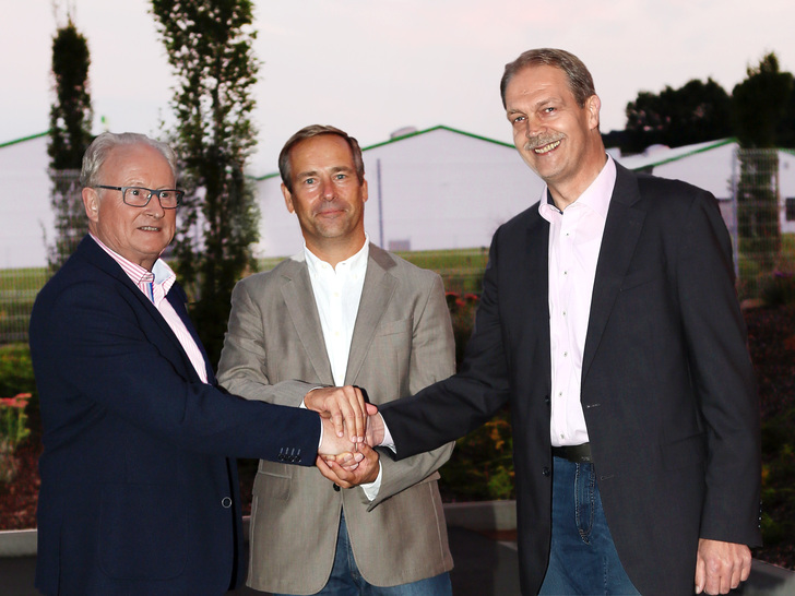 v.l.: Manfred Vollbracht scheidender GF Vertrieb/Marketing von Hegla Beverungen, sein Nachfolger Gerd Schreier und Bernhard Hötger (GF Hegla Beverungen).