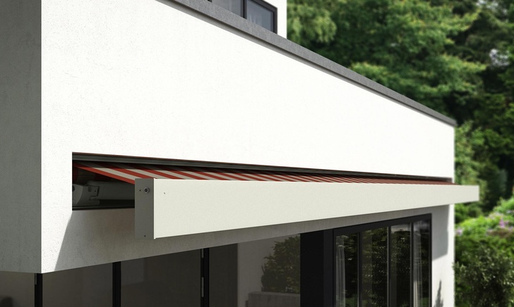 In der Mauernische kann die 3330 pur mit dem neuen Kipparmgelenk fast unsichtbar einfahren.