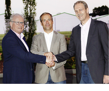 
v.l.: Manfred Vollbracht, scheidender Hegla GF Vertrieb/Marketing, sein Nachfolger Gerd Schreier und Bernhard Hötger (GF Hegla Beverungen). 



