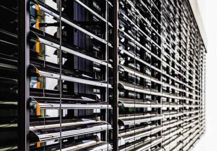 



In kleinere Feldgrößen unterteilt, können Raff-



storen auch bei höheren Windgeschwindigkeiten genutzt werden. 
