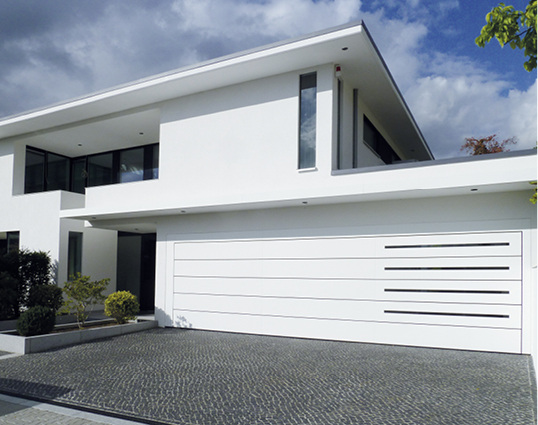 



Gerade bei hochwertigen flächenbündigen Garagentoren bietet Holz viele Gestaltungsmöglichkeiten, um auch ausgefallenen Kundenwünschen nachzukommen. 
