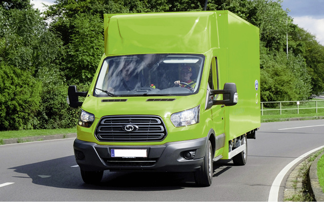 
Ford und die Deutsche Post DHL haben bereits die größere Ausgabe des Streetscooters Typ XL vorgestellt. 150 Vorserienfahrzeuge sollen noch dieses Jahr fertig werden.



