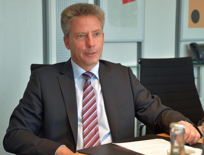 Veka-Vorstandsvorsitzender Andreas Hartleif im Gespräch mit der GLASWELT. - © Daniel Mund / GLASWELT
