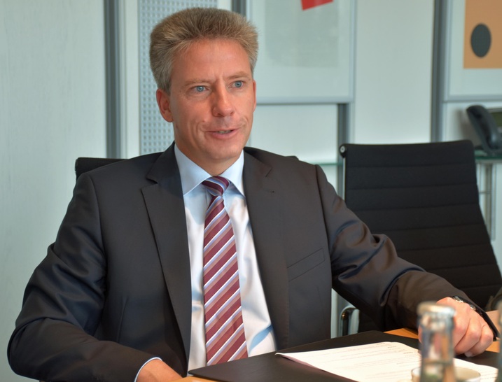 Veka-Vorstandsvorsitzender Andreas Hartleif im Gespräch mit der GLASWELT.